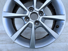 Laden Sie das Bild in den Galerie-Viewer, 1x Alufelge 15 Zoll 6.0&quot; 4x100 48ET Silber K7400ADE05 Hyundai I10 Rim Wheel