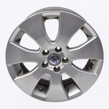 Laden Sie das Bild in den Galerie-Viewer, 1x Alufelge 17 Zoll 7.0&quot; 5x108 50ET 30714022 Volvo Rim Wheel