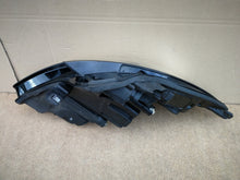 Laden Sie das Bild in den Galerie-Viewer, Frontscheinwerfer Opel Corsa A E X15 39108226 1EF011830-05 LED Links Headlight SCH7082807499un