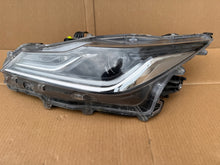 Laden Sie das Bild in den Galerie-Viewer, Frontscheinwerfer Toyota Corolla 81185-02T51-00 Links Scheinwerfer Headlight SCH8371554926ee