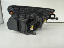 Laden Sie das Bild in den Galerie-Viewer, Frontscheinwerfer Skoda Kamiq 658941015 LED Ein Stück (Rechts oder Links) SCH8937221743cq