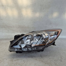 Laden Sie das Bild in den Galerie-Viewer, Frontscheinwerfer Mazda 3 BDG7-51040 Xenon Links Scheinwerfer Headlight SCH4754688203eh