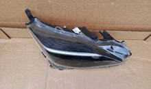 Laden Sie das Bild in den Galerie-Viewer, Frontscheinwerfer Toyota Yaris Cross LED Rechts Scheinwerfer Headlight SCH4857082803af