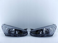 Load image into Gallery viewer, Frontscheinwerfer Ford Focus MX7B-13E014-CD LED Ein Stück (Rechts oder Links)