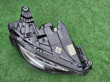 Laden Sie das Bild in den Galerie-Viewer, Frontscheinwerfer Mercedes-Benz W213 A2139069608KZ LED Rechts Headlight SCH5550771179ty