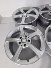 Laden Sie das Bild in den Galerie-Viewer, 4x Alufelge 17 Zoll 6.5" 5x112 44ET Glanz Silber A1774011200 Mercedes-Benz Cla FEL1381032727wo