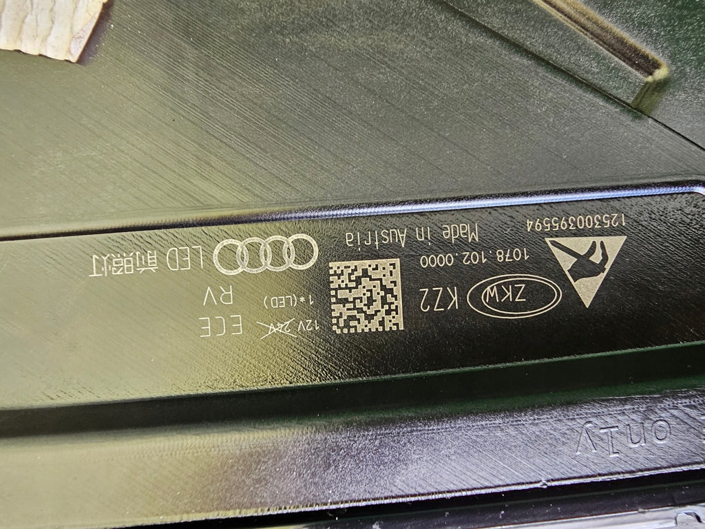 Frontscheinwerfer Audi Q8 4M8941034 Full LED Rechts Scheinwerfer Headlight SCH3040095034tz