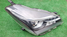 Load image into Gallery viewer, Frontscheinwerfer Toyota Yaris Rechts Scheinwerfer Headlight
