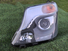 Laden Sie das Bild in den Galerie-Viewer, Frontscheinwerfer Mercedes-Benz Sprinter 906 A9068203161 Xenon Links Headlight SCH8130689450to