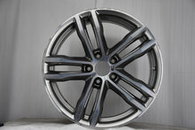 Laden Sie das Bild in den Galerie-Viewer, 1x Alufelge 19 Zoll 8.0" 5x120 36ET Glanz 7856710 BMW 1 Mg Rim Wheel FEL7334723287sl