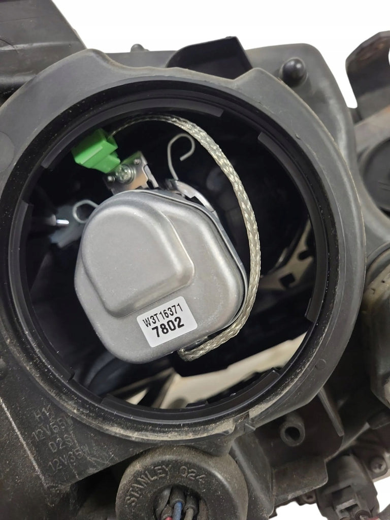 Frontscheinwerfer Citroën C-Crosser 8301A819 Links Scheinwerfer Headlight SCH3263019473ej