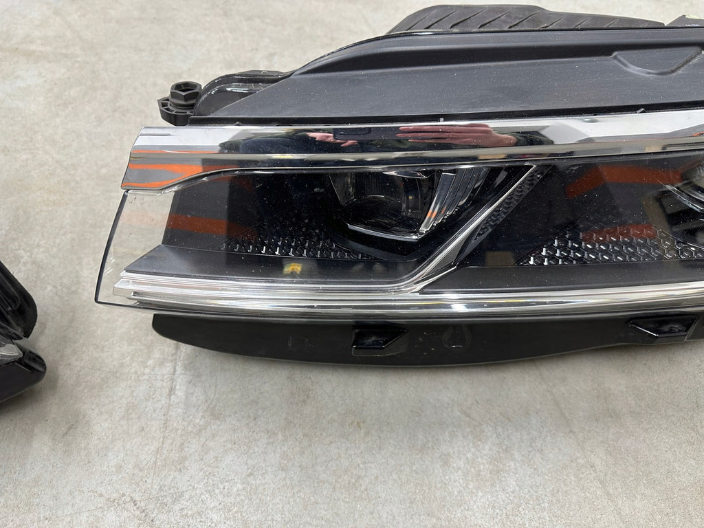 Frontscheinwerfer VW Touareg 761941036B 761941035B Full LED Ein Satz Headlight