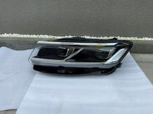 Laden Sie das Bild in den Galerie-Viewer, Frontscheinwerfer VW Touareg 761941035A Links Scheinwerfer Headlight