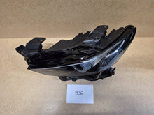 Laden Sie das Bild in den Galerie-Viewer, Frontscheinwerfer Mazda 3 Bp BHRB67890 Links Scheinwerfer Headlight SCH6004648075od