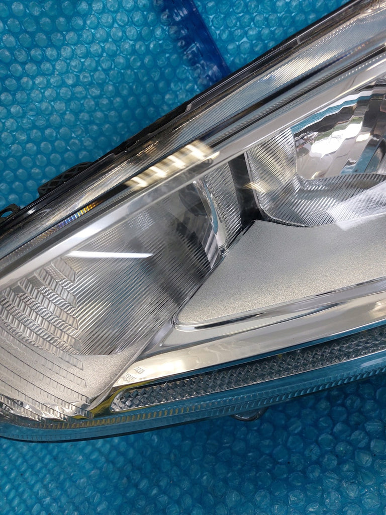 Frontscheinwerfer Ford Fiesta C1BB-13W030-CH Links Scheinwerfer Headlight