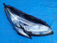 Laden Sie das Bild in den Galerie-Viewer, Frontscheinwerfer Opel Corsa E TL793389777 39108223-4155 39108223 Rechts SCH1008845256tr