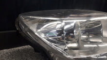 Laden Sie das Bild in den Galerie-Viewer, Frontscheinwerfer Mercedes-Benz W251 A2518203661 Rechts Scheinwerfer Headlight