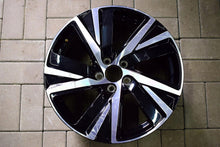 Load image into Gallery viewer, 1x Alufelge 18 Zoll 8.0" 5x108 42ET Glanz Schwarz 32243392 Volvo Xc90 Xc60