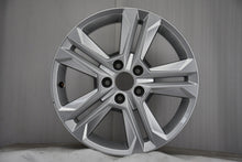 Laden Sie das Bild in den Galerie-Viewer, 1x Alufelge 17 Zoll 7.0" 5x112 45ET Glanz Silber 81A601025AJ Audi Rim Wheel FEL4678111744wl
