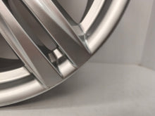 Laden Sie das Bild in den Galerie-Viewer, 1x Alufelge 18 Zoll 7.5" 5x120 45ET Glanz Silber 7845852 BMW Rim Wheel FEL4096978255xe