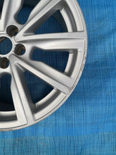 Load image into Gallery viewer, 1x Alufelge 17 Zoll 7.5&quot; 5x100 36ET Glanz Silber 8X0601025AL Audi A1 Rim Wheel