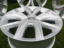 Load image into Gallery viewer, 4x Alufelge 18 Zoll 7.0" 5x112 43ET 5NA601025 VW Passat Tiguan Rim Wheel FEL2555303261ts