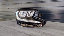 Laden Sie das Bild in den Galerie-Viewer, Frontscheinwerfer Toyota Aygo X Rechts Scheinwerfer Headlight SCH5927323093cz