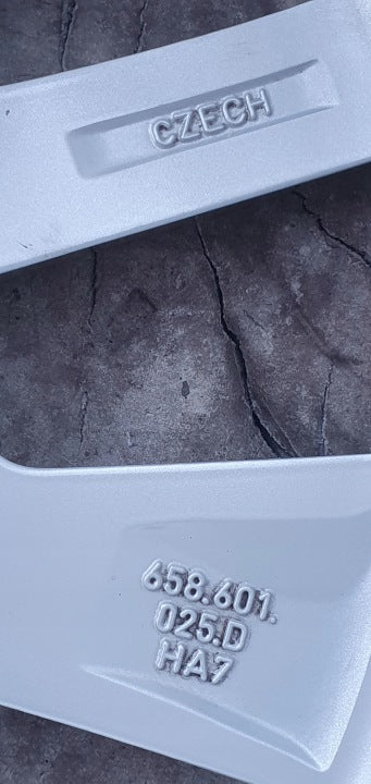 1x Alufelge 17 Zoll 6.5" 5x100 Glanz Silber 658601025C Skoda Scala Kamiq FEL9863854686zk