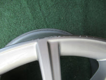 Laden Sie das Bild in den Galerie-Viewer, 1x Alufelge 18 Zoll 8.5&quot; 5x112 41ET Glanz Silber 3V0601025 Skoda Superb Iii