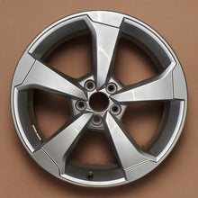 Laden Sie das Bild in den Galerie-Viewer, 1x Alufelge 19 Zoll 8.0&quot; 5x112 49ET Glanz Silber 8V0601025CE Audi A3 Rim Wheel