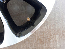 Laden Sie das Bild in den Galerie-Viewer, 1x Alufelge 15 Zoll 5.0&quot; 4x100 32ET 403005659R A4534011301 Renault Twingo Iii