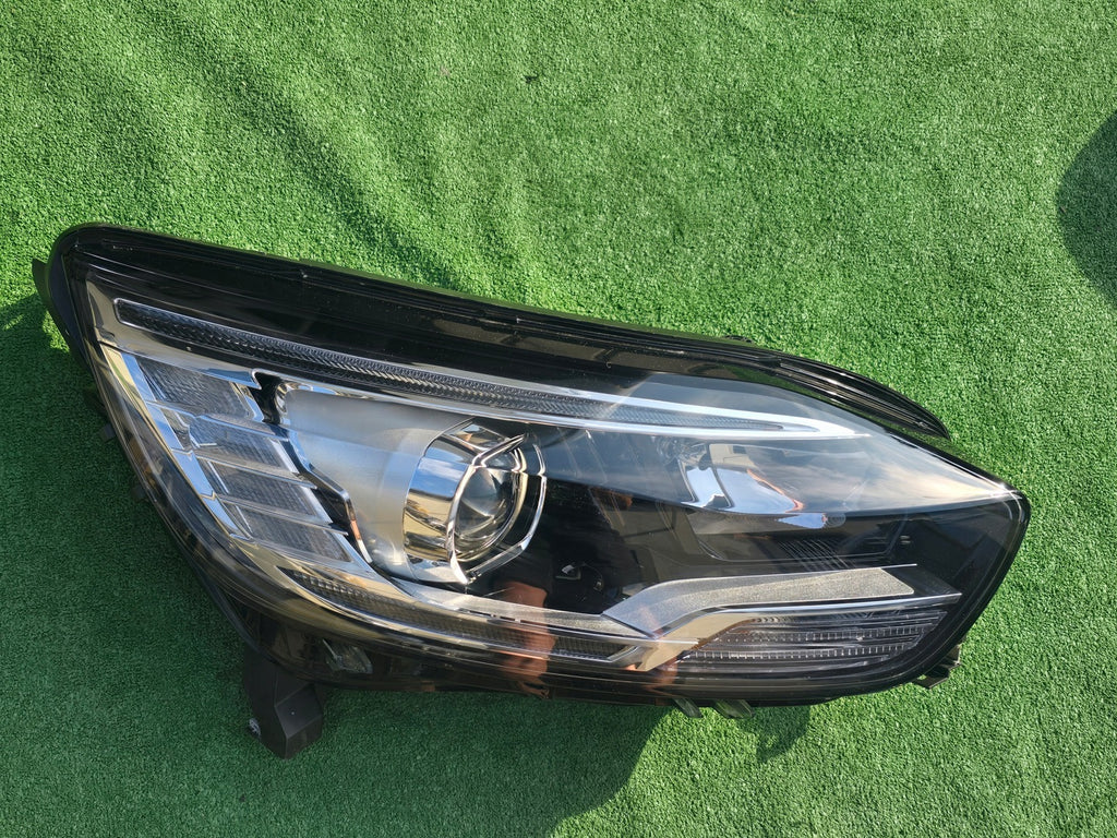 Frontscheinwerfer Renault Scenic 260100943R LED Rechts Scheinwerfer Headlight SCH8092129176ya