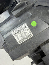 Laden Sie das Bild in den Galerie-Viewer, Frontscheinwerfer Mercedes-Benz W245 A1698207761 Ein Stück (Rechts oder Links) SCH6525419001ed