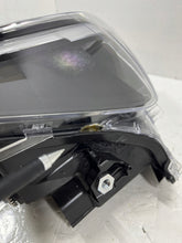 Laden Sie das Bild in den Galerie-Viewer, Frontscheinwerfer Toyota Yaris Cross 0D-310 Rechts Scheinwerfer Headlight SCH3873573669nc