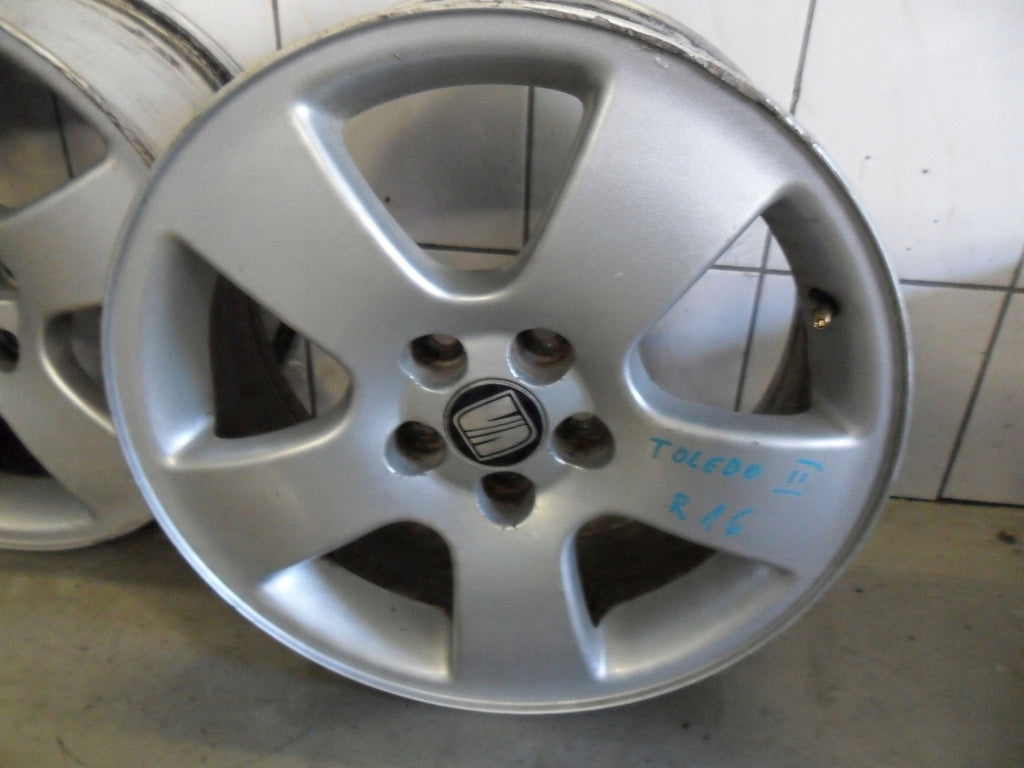 4x Alufelge 15 Zoll " 5x100 Seat Toledo Golf Rim Wheel