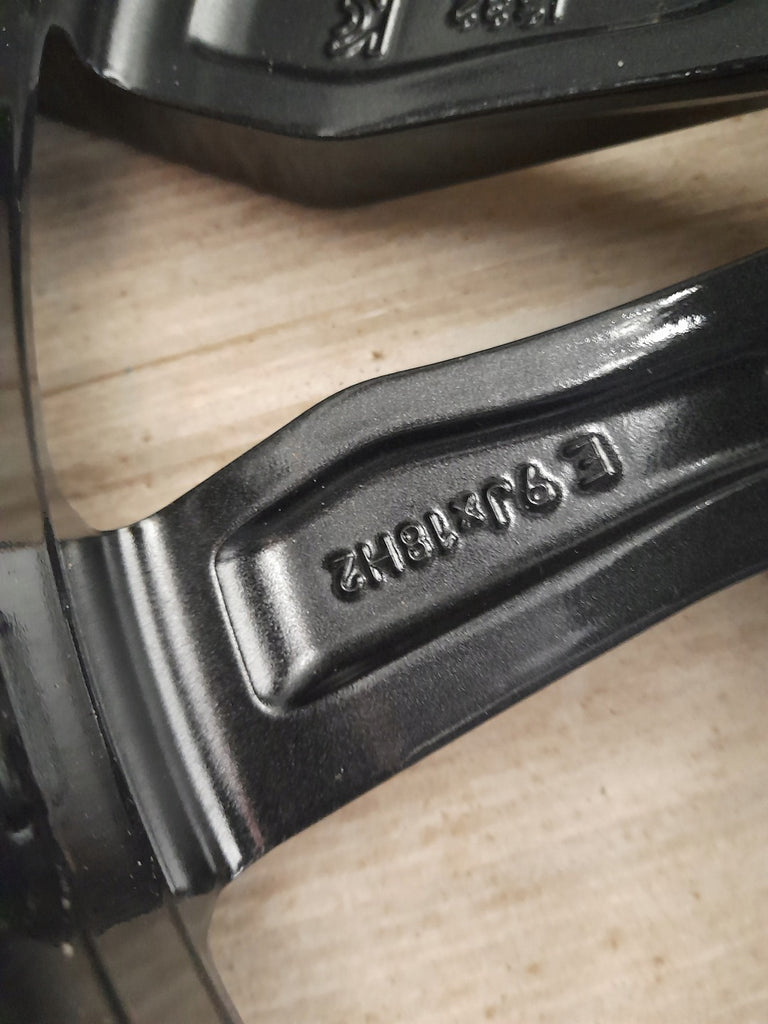 1x Alufelge 18 Zoll 9.0" 5x114.3 32ET Glanz 8811705 Toyota Rim Wheel