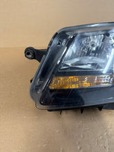 Laden Sie das Bild in den Galerie-Viewer, Frontscheinwerfer VW Touran 1T1941005C Links Scheinwerfer Headlight SCH2499443635an