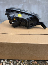 Load image into Gallery viewer, Frontscheinwerfer Skoda Yeti 5L1941015 Xenon Links Scheinwerfer Headlight