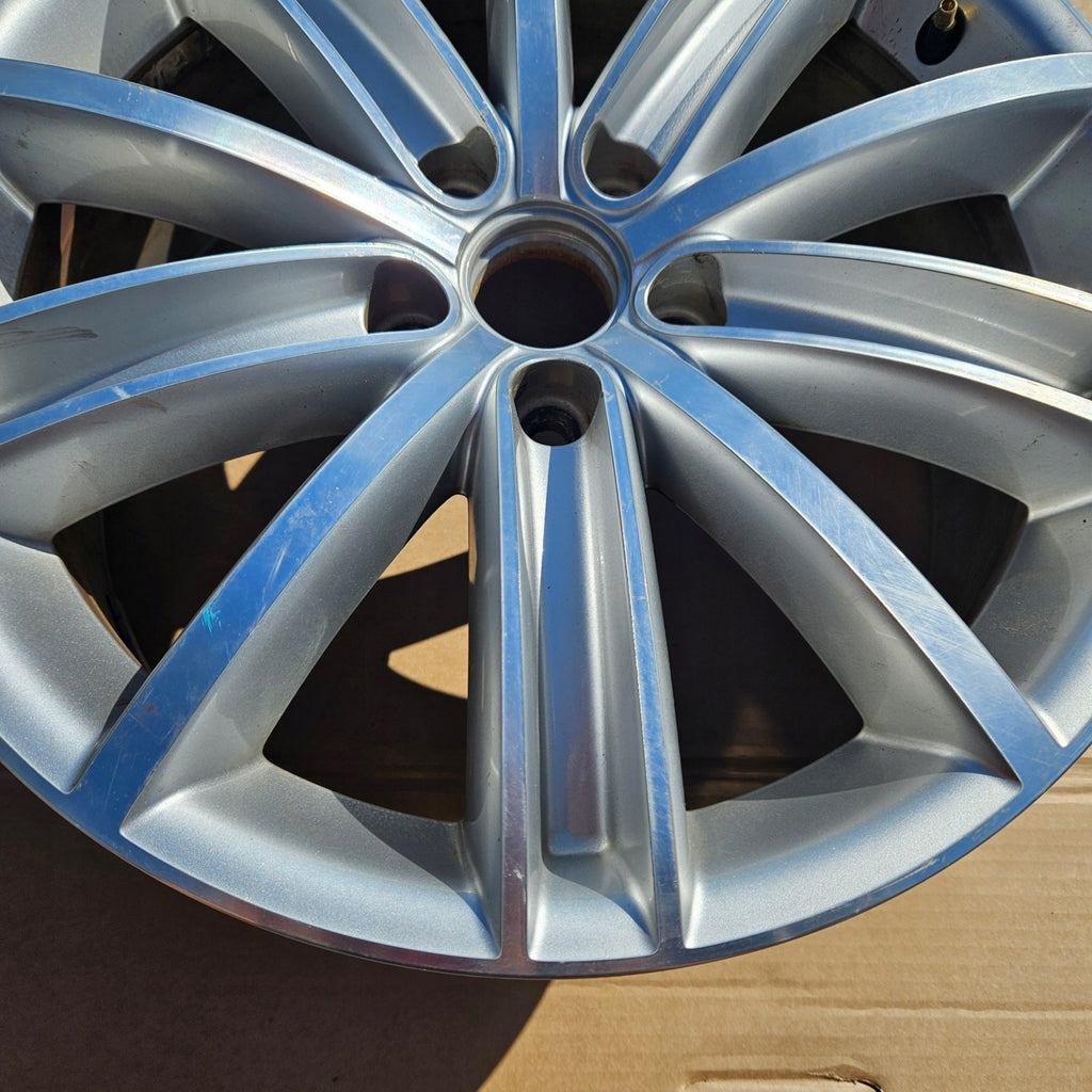1x Alufelge 18 Zoll 7.0" 5x112 43ET Glanz Silber 5N0601025AF VW Tiguan Rim Wheel FEL8941840427kg
