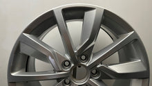 Load image into Gallery viewer, 1x Alufelge 17 Zoll 7.0" 5x112 42ET Glanz Silber 5H0601025 Vw Rim Wheel FEL3237117860bj