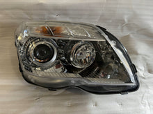 Laden Sie das Bild in den Galerie-Viewer, Frontscheinwerfer Mercedes-Benz X204 W204 A2048207559 Rechts Headlight