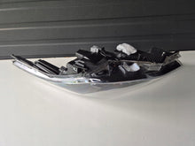 Laden Sie das Bild in den Galerie-Viewer, Frontscheinwerfer Toyota 81150-YP280 LED Links Scheinwerfer Headlight