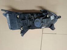 Laden Sie das Bild in den Galerie-Viewer, Frontscheinwerfer Renault Logan I Sandero 260601750R Links Headlight SCH4559600656me