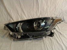 Load image into Gallery viewer, Frontscheinwerfer Toyota Yaris MM118 Links Scheinwerfer Headlight SCH1485282593rn