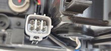 Laden Sie das Bild in den Galerie-Viewer, Frontscheinwerfer Toyota Yaris Rechts Scheinwerfer Headlight SCH3547868010cr