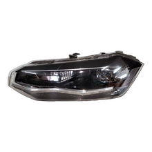 Laden Sie das Bild in den Galerie-Viewer, Frontscheinwerfer VW Polo 260107241R LED Links Scheinwerfer Headlight