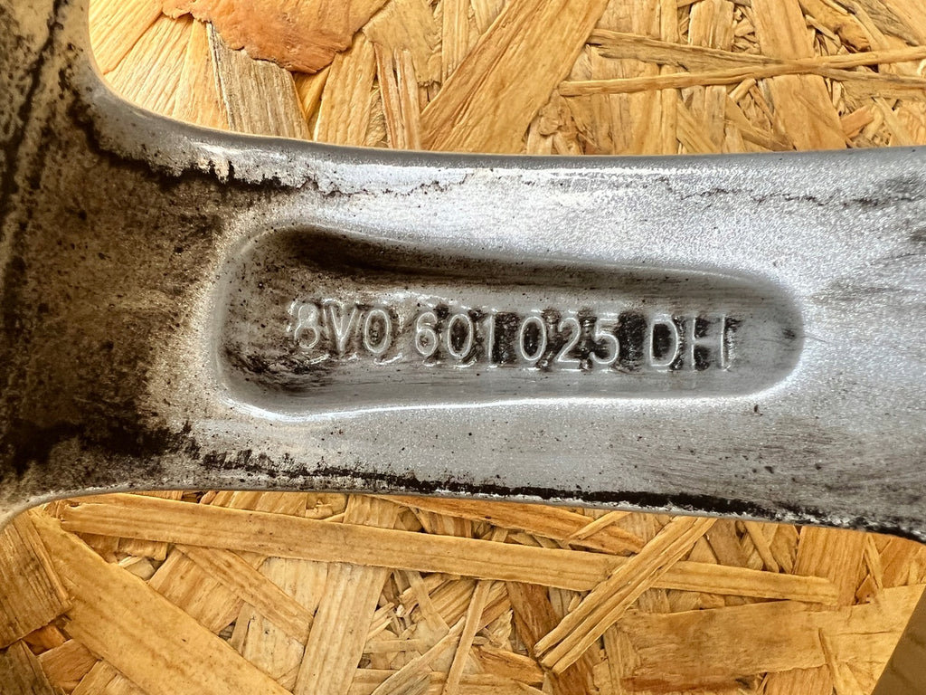 1x Alufelge 17 Zoll 6.0" 5x112 48ET 8V0601025DH Audi A3 Rim Wheel