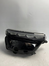 Load image into Gallery viewer, Frontscheinwerfer Skoda Kamiq 658941016D Full LED Rechts Scheinwerfer Headlight SCH7190332337ly