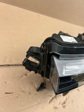 Load image into Gallery viewer, Frontscheinwerfer Skoda Kamiq 658941015D Links Scheinwerfer Headlight SCH2564283881nd