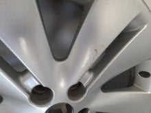 Laden Sie das Bild in den Galerie-Viewer, 1x Alufelge 18 Zoll 7.5&quot; 5x108 8200108225 Renault Rim Wheel